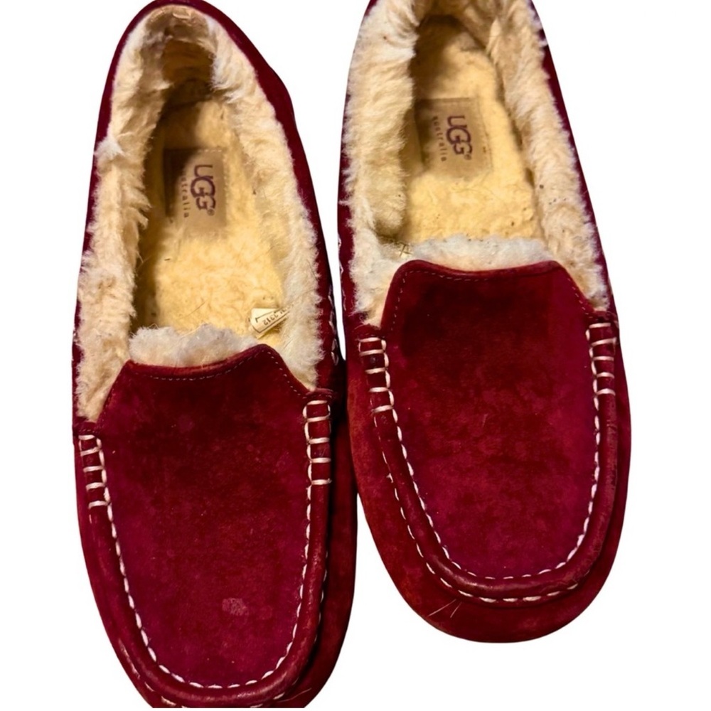 UGG Sz 9 Women’s Ainsley Sheepskin Burgundy Suede Slipper Moccasins Loafers
